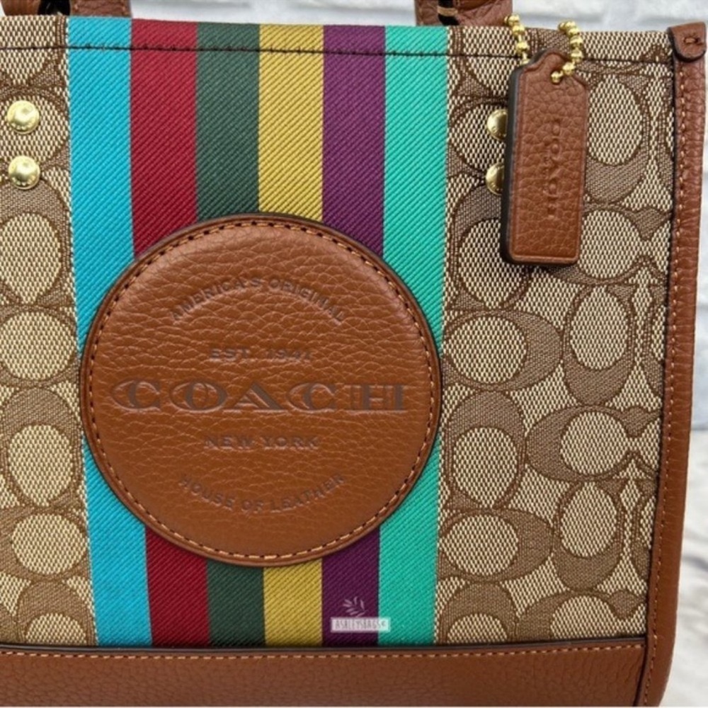 Coach crossbody - Picture 10 of 16